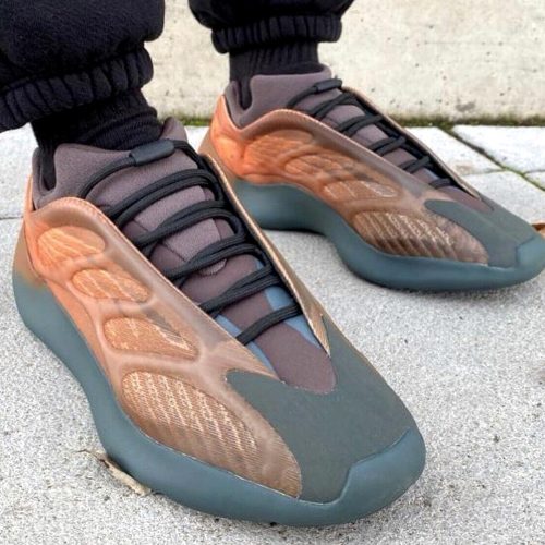 Adidas Yeezy 700 V3 "Copper Fade" utcai cipő