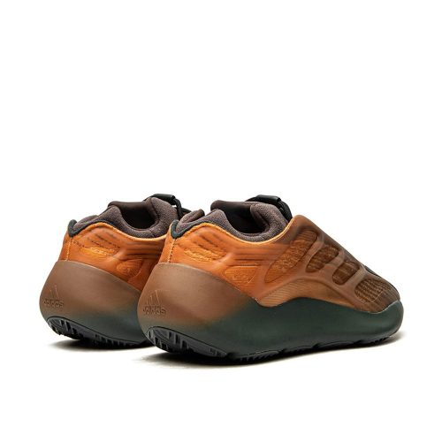 Adidas Yeezy 700 V3 "Copper Fade" utcai cipő