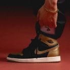 Air Jordan 1 High OG Black Metallic Gold utcai cipő