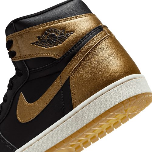 Air Jordan 1 High OG Black Metallic Gold utcai cipő