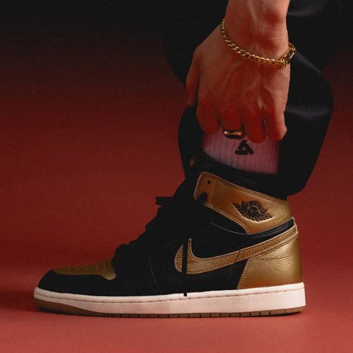 Air Jordan 1 High OG Black Metallic Gold utcai cipő