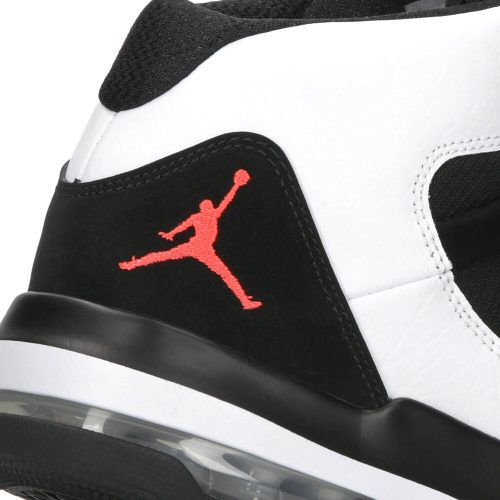 Jordan Max Aura White Black utcai cipő