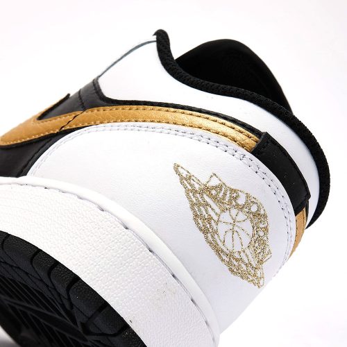 Air Jordan 1 Low Gold Swoosh utcai cipő