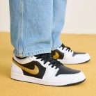 Air Jordan 1 Low Gold Swoosh utcai cipő