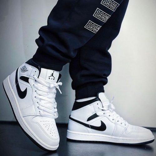 Air Jordan 1 Mid Reverse Panda utcai cipő