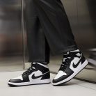 Jordan 1 Mid Panda