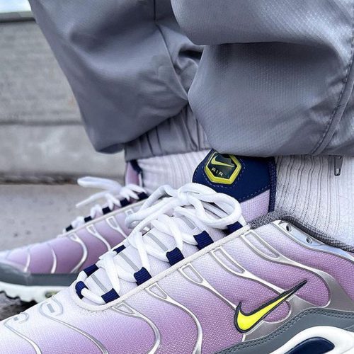 Nike Air Max Plus Violet Dust High Voltage utcai cipő