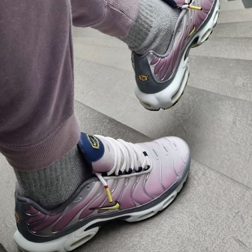 Nike Air Max Plus Violet Dust High Voltage utcai cipő